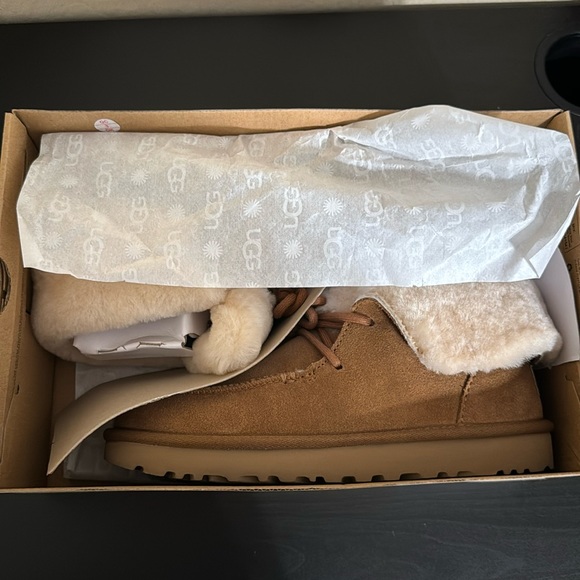 UGGs boots - Picture 4 of 6